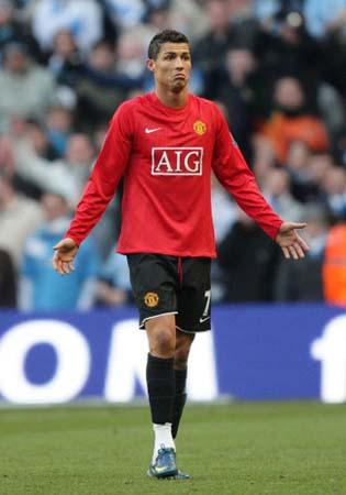 乌加特首发近7场英超全部失利，是曼联历史首发球员最长连败记录（乌加特英超近7次首发全败，创曼联队史首发连败最长纪录）