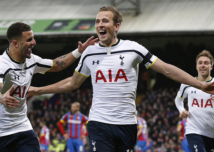 给你修修胡子，瓦科分享自己用剪刀剪克雷桑胡子的照片（瓦科晒照：亲手用剪刀为克雷桑修须）