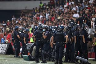 记者：金玟哉因牙齿和肌肉问题将缺席与海登海姆的比赛（因牙齿与肌肉问题，金玟哉无缘对阵海登海姆一战）