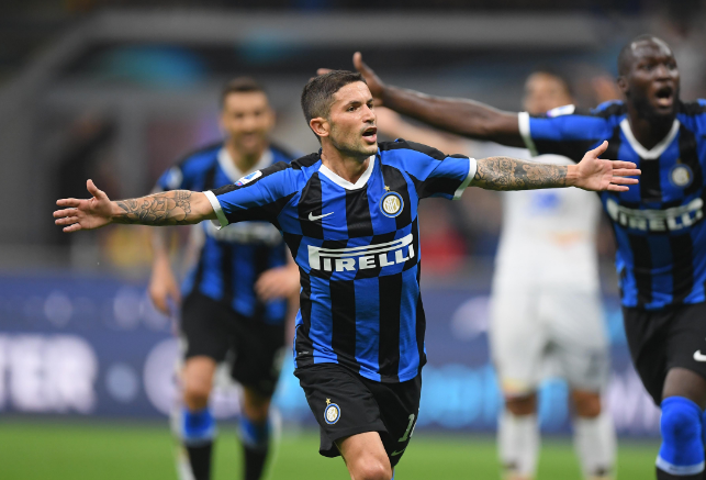 记者：哥甲中场萨缅托满意铁人的报价，目前仅需协商转会事宜（记者：哥甲中场萨缅托已认可铁人报价，转会仅待细节谈妥）