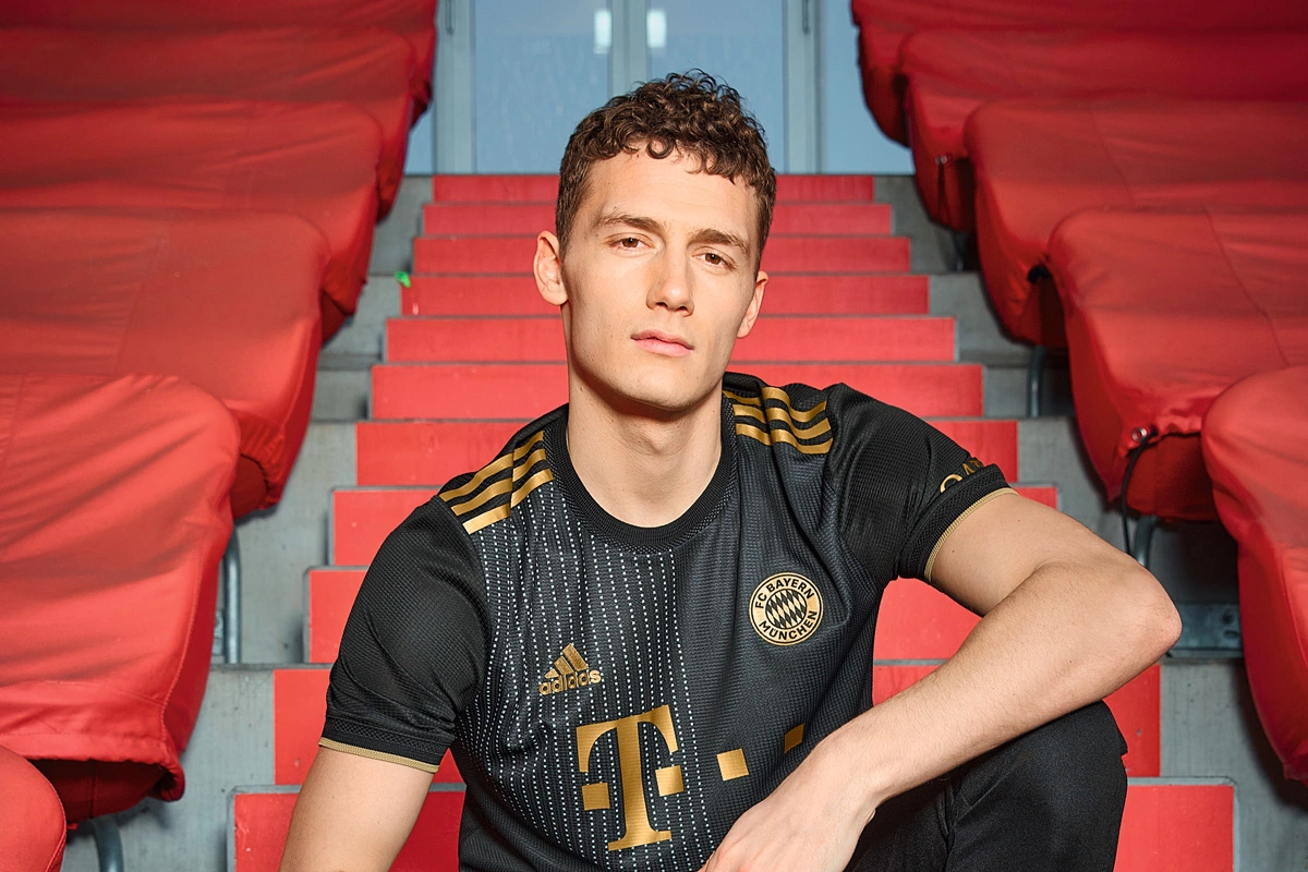 小法：梅西第一次训练就把我晃倒了；现在的球员有点被宠坏了（法布雷加斯：第一次合练就被梅西过倒，如今的球员有些被惯坏）