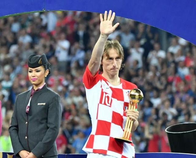 奥格斯堡0-0云达不莱梅，施密德错失良机（奥格斯堡与云达不莱梅0-0收场，施密德挥霍良机）