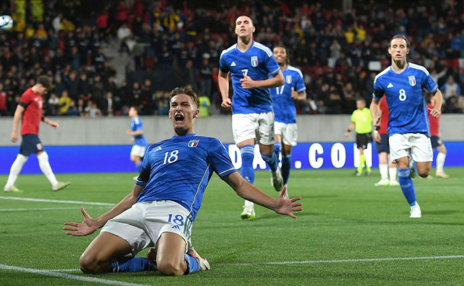 体操名将桑兰现状：瘫痪15年后嫁经纪人，婚后被丈夫和儿子宠上天（桑兰近况：经历15年瘫痪后与经纪人步入婚姻，如今获丈夫与儿子悉心守护）