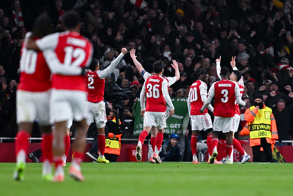 有惊无险，小麦和孔蒂所乘飞机警告灯误报导致飞机迫降（虚惊一场：小麦与孔蒂所乘航班因警告灯误报紧急降落）