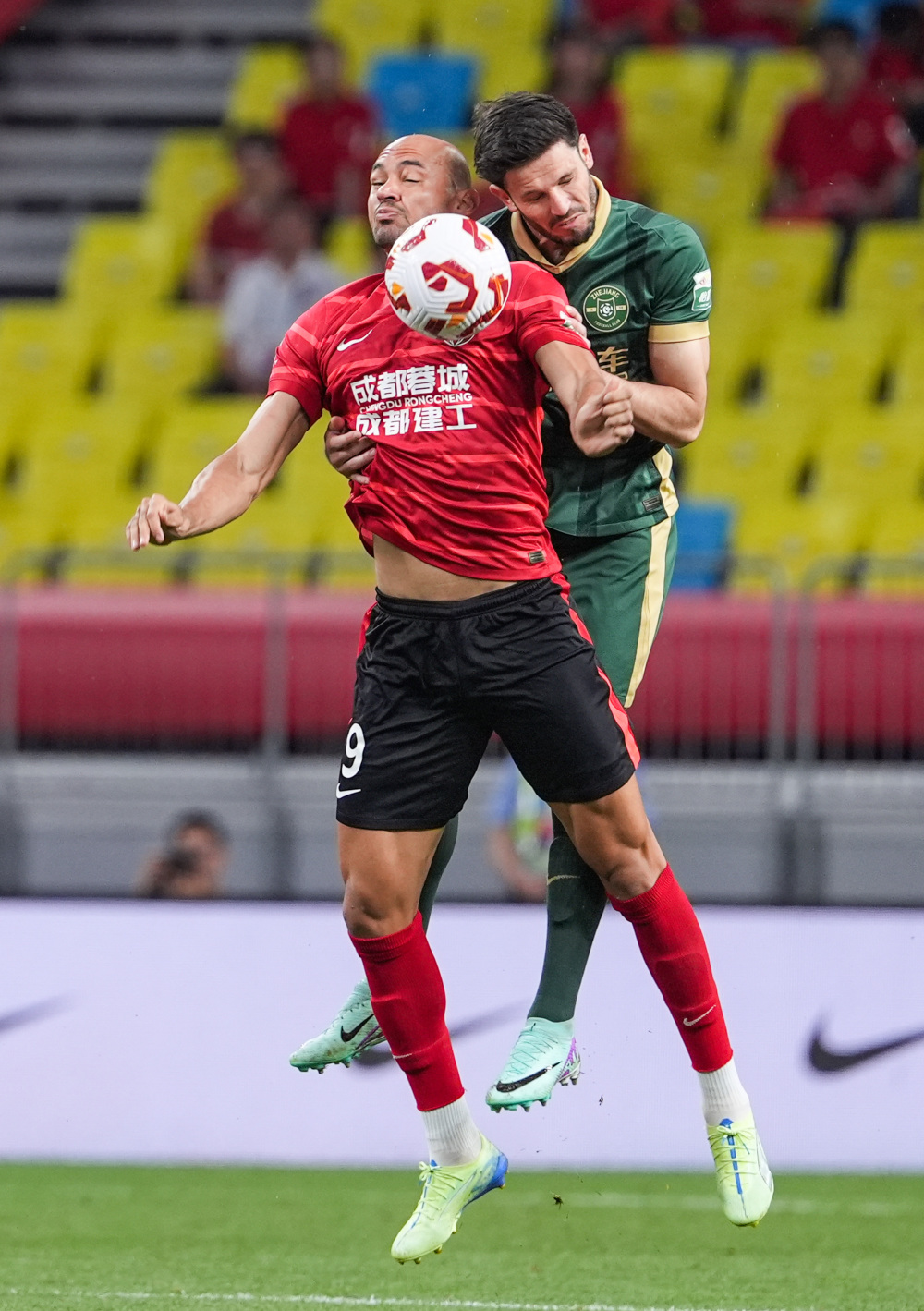 罗马诺：曼联要等谢什科伤情确定后再与齐尔克泽讨论未来（罗马诺：曼联待谢什科伤情明朗后再与齐尔克泽商谈未来）