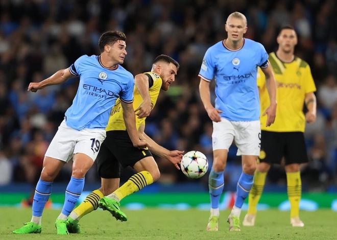 法兰克福主帅：因头球输比赛令人懊恼，遗憾上半场没进第二球