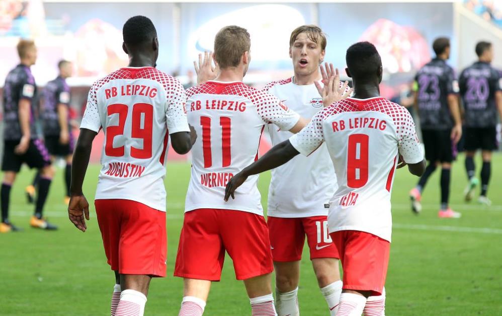 每体：桑托斯欠290万欧无力偿还，巴萨或借此机会锁定苏扎