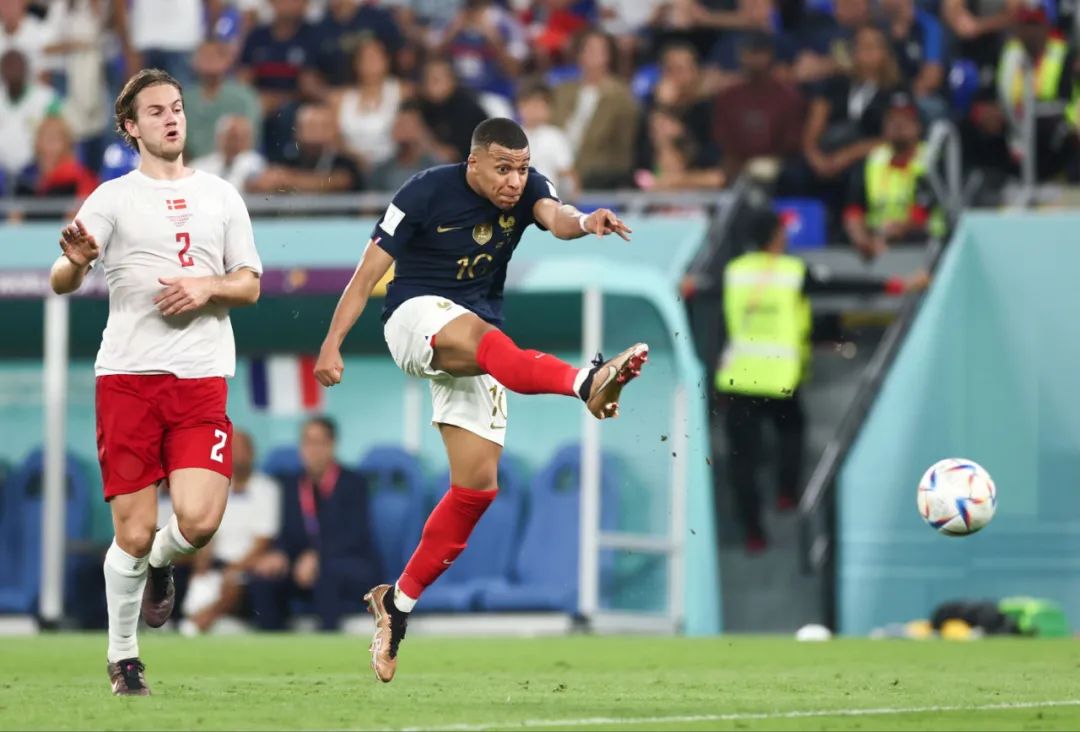 哈登新赛季助攻榜领跑联盟（哈登新季助攻数高居联盟榜首）