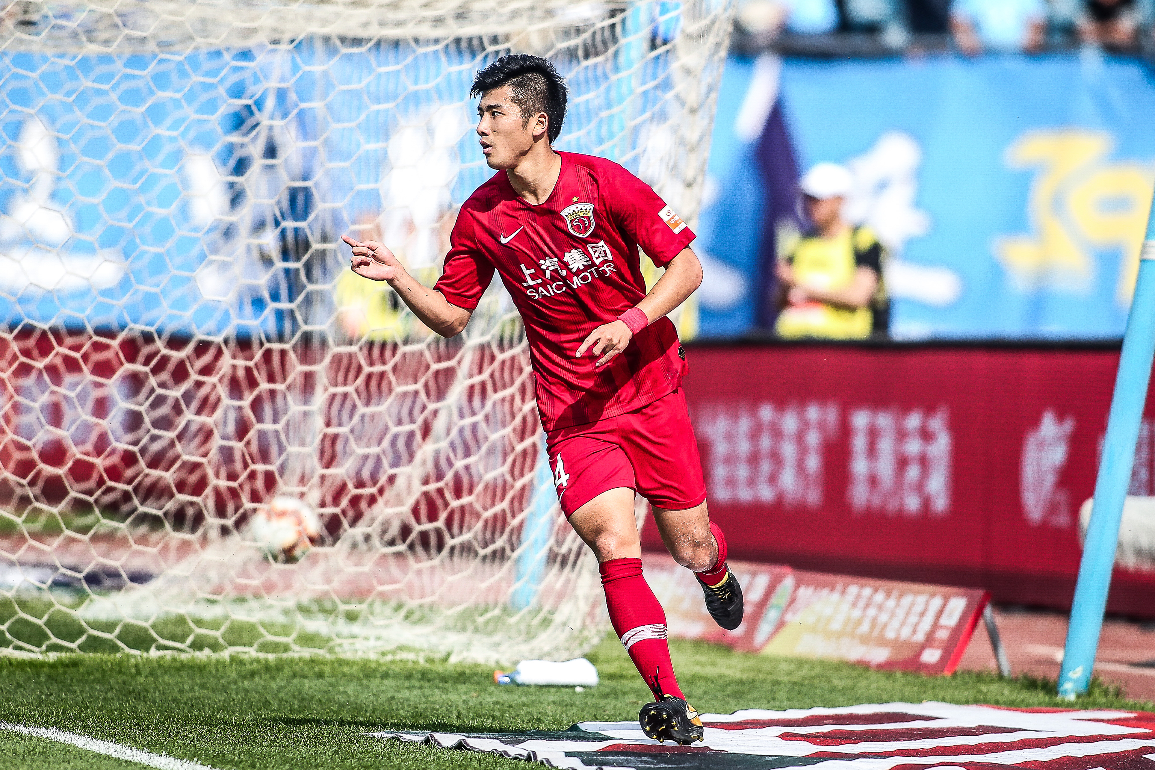 图片报：多特希望以顶薪续约施洛特贝克，但球员还在犹豫（图片报：多特欲以顶薪续约施洛特贝克，球员仍举棋不定）