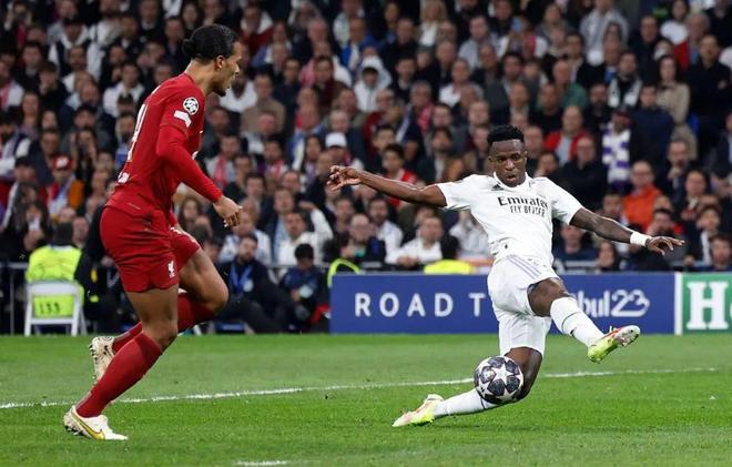 阿德耶米被换下后不满欲直接离场，多特将对其进行处罚（阿德耶米不满被换下欲径直离场，多特将予处罚）