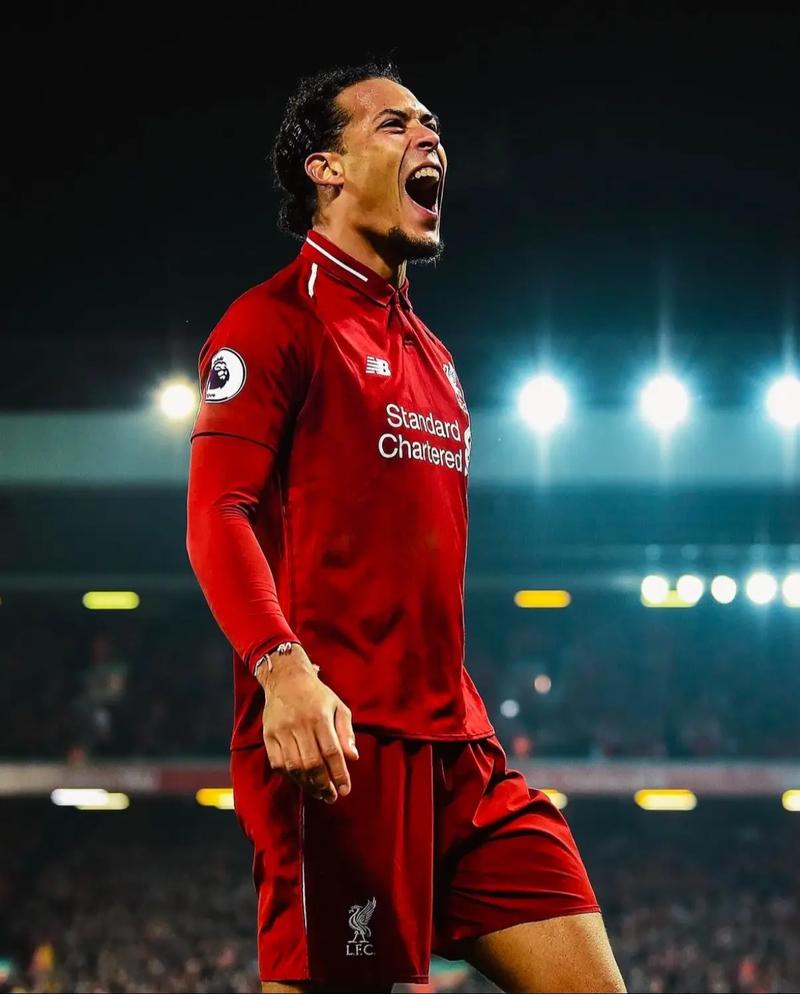 足球世界杯吉祥物亮相，造型引网友热评（世界杯吉祥物发布，外观引发网友热议）