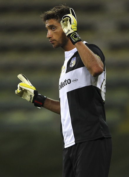 养老？不存在！40岁永动机累瘫了：触球101次 连续10轮狂奔90分钟（养老？想多了！40岁“永动机”累趴：101次触球，已连10轮跑满90分钟）