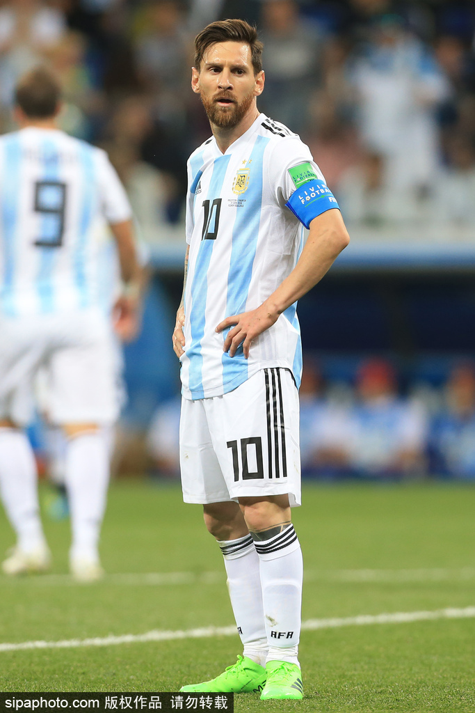 足球英超裁判再陷争议，赛后官方急发声明（英超裁判判罚再起争议，赛后官方紧急回应）