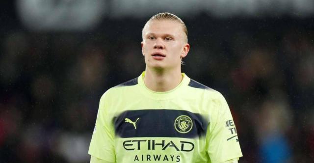 皇马0-2负塞尔塔赛后球员围攻裁判，一分钟内五黄一红（皇马0-2不敌塞尔塔，终场后球员围堵裁判，60秒内五黄一红）