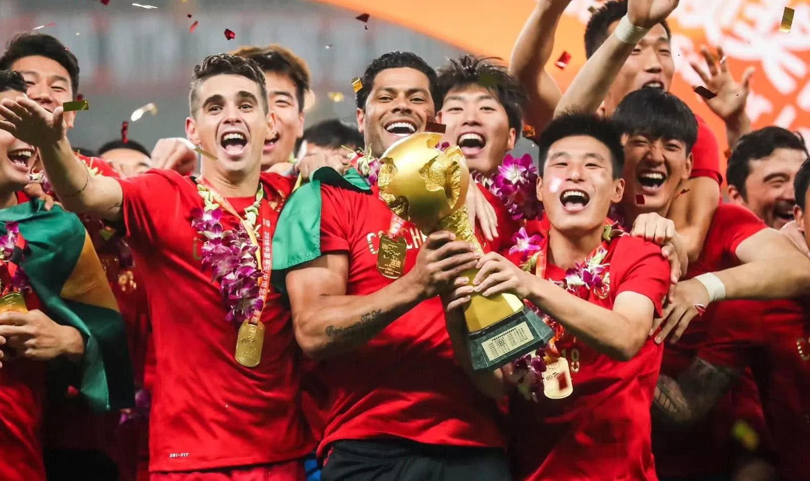 替补登场建功 教练换人奏效（替补立功，换人立竿见影）