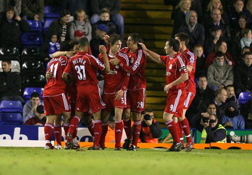 TA：皇马球星团队深度介入更衣室，阿隆索管理面临额外挑战