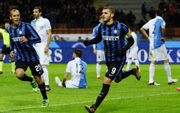 庆祝波兰独立日，莱万将纽约帝国大厦点亮为白红色