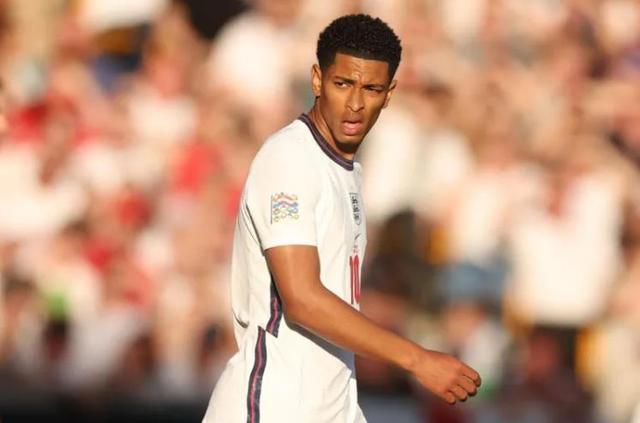 拜仁球星购物也请帮手？图片报揭秘德甲球员的私人时尚买手（德甲球员私人时尚买手曝光：拜仁名将购物也靠专业团队）