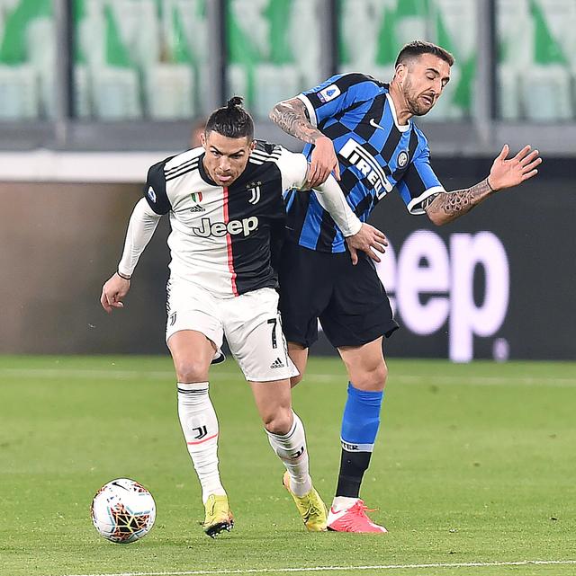 孔帕尼：球员们一个接一个生病；某个阶段我们会需要年轻球员（孔帕尼：队内接连有人生病，迟早要启用青年军）