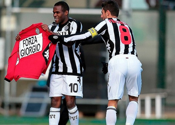 世体：塞尔塔女主席是拉什福德的球迷，并收藏该球员签名球衣（世体：塞尔塔女主席是拉什福德粉丝，珍藏其签名球衣）