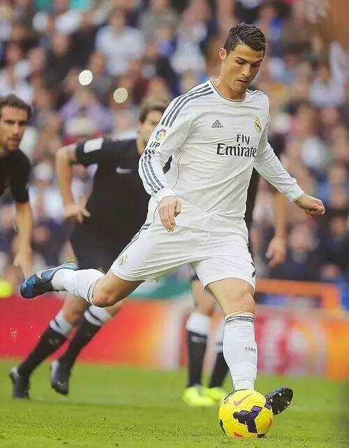 巴塞罗那瞄准劳塔罗·马丁内斯：转会市场的新动向