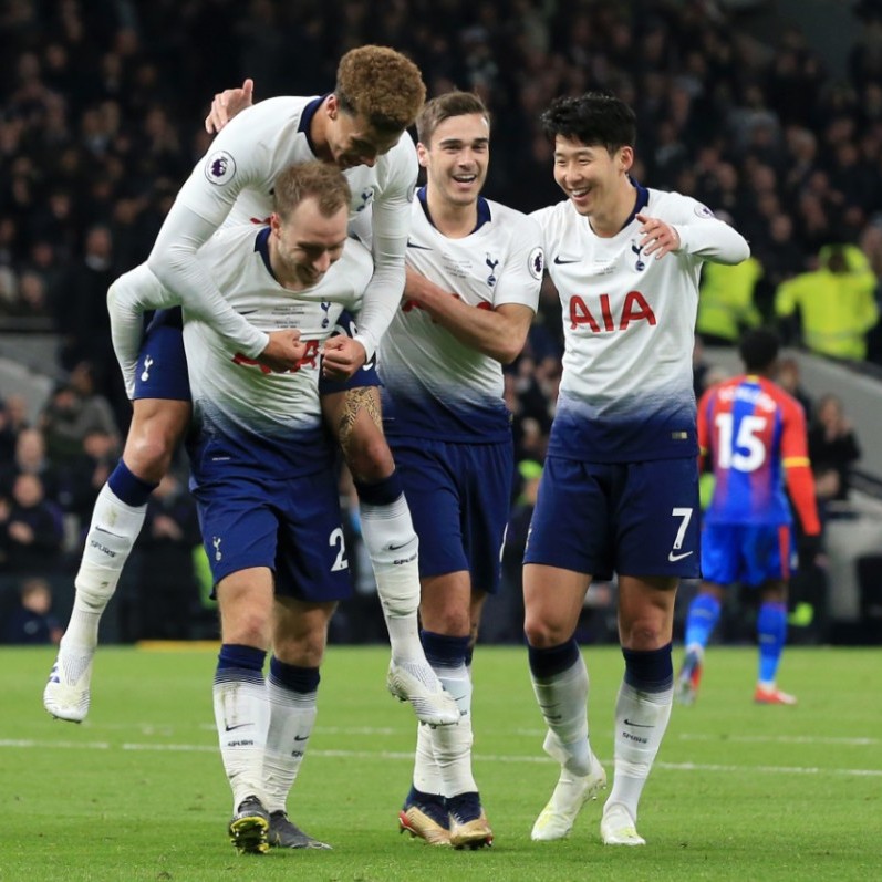 巴萨梅西进球助球队领先皇家社会（梅西破门助巴萨暂领先皇家社会）