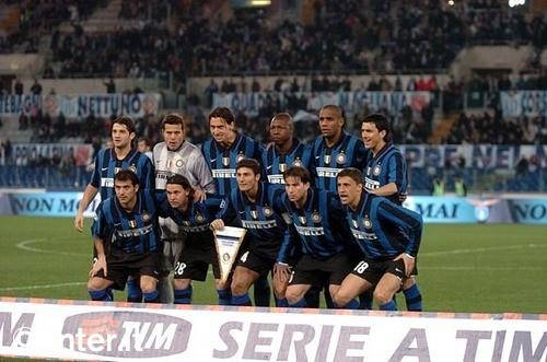 父亲：圣地亚哥从未讨论过离开的可能性，他在米兰很开心（父亲：圣地亚哥无意离队，他在米兰过得很快乐）