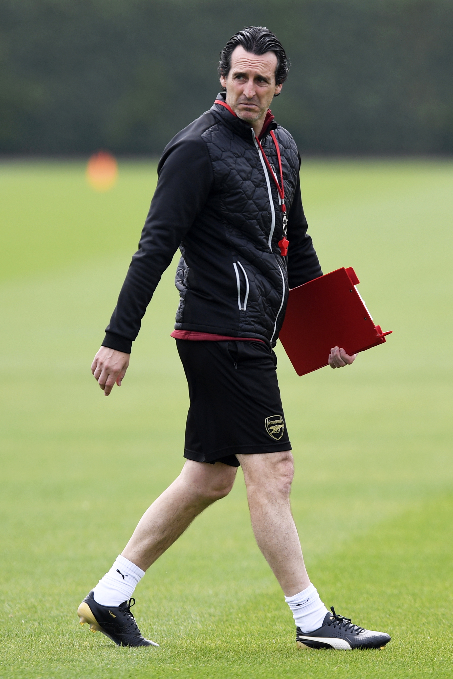 阿斯：维尼修斯希望继续为皇马效力，续约谈判已步入正轨（阿斯：维尼修斯愿留皇马，续约谈判进展顺利）